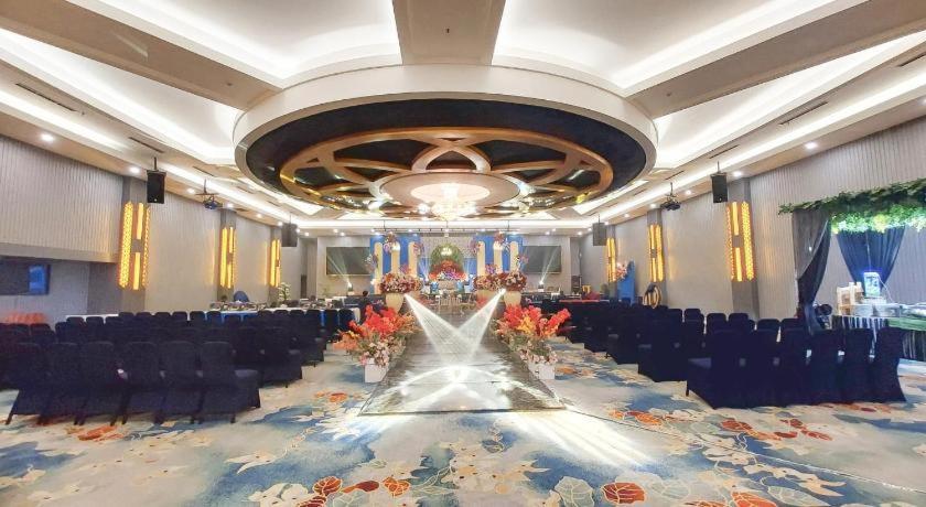 New Hollywood Hotel Пеканбару Екстер'єр фото