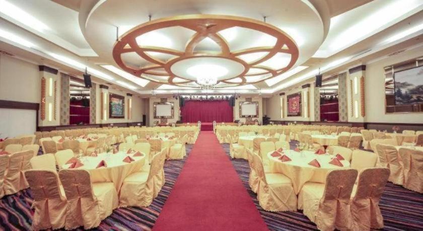 New Hollywood Hotel Пеканбару Екстер'єр фото