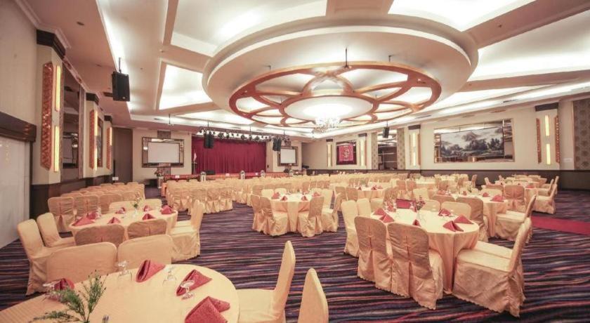 New Hollywood Hotel Пеканбару Екстер'єр фото
